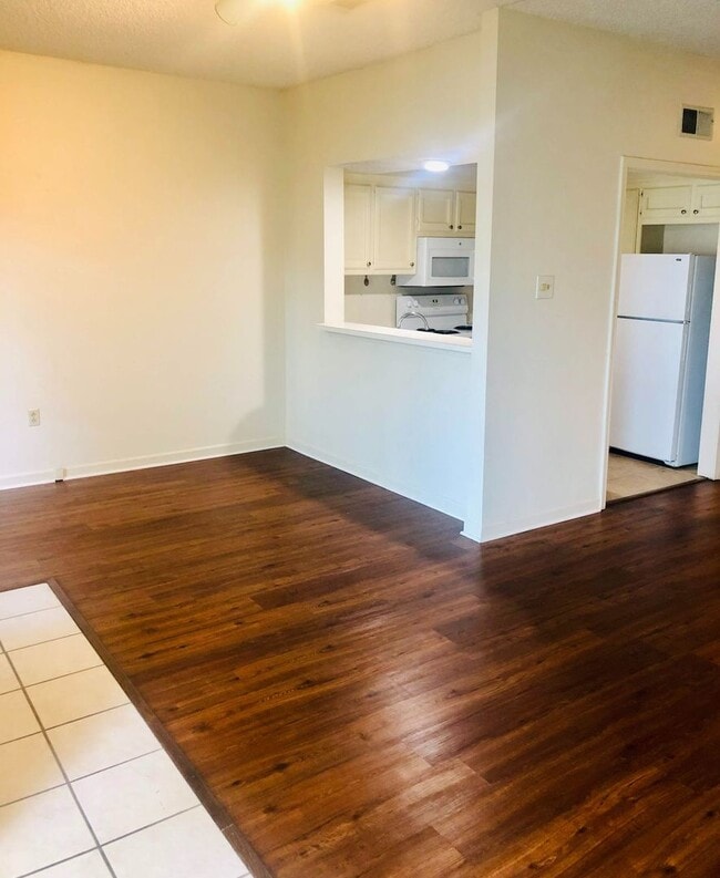 Photo - First-floor spacious 1-bedroom on LSU bus route Unit B15