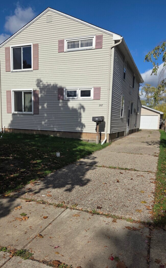 Photo - 247 School St Unit 2 upper