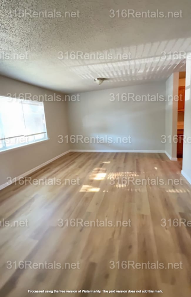 Building Photo - $675 - COMING SOON! SECTION 8/ Housing Voucher approved 2 bedroom / 1 bathroom - Newly remodeled ... Unit 1510-201