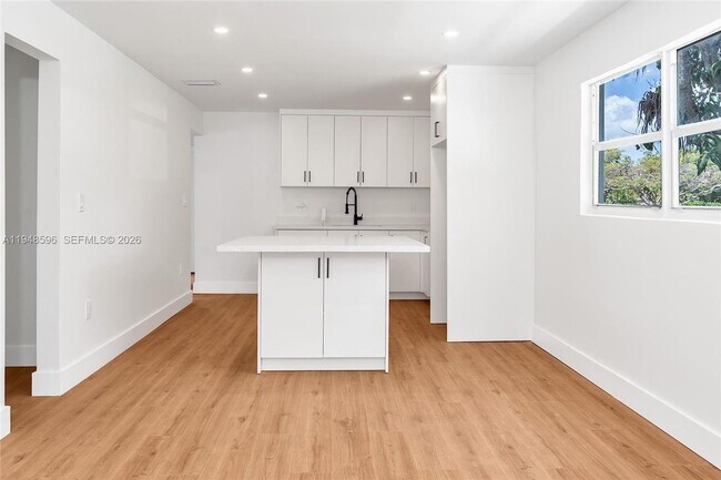 Photo - 1046 Jann Ave