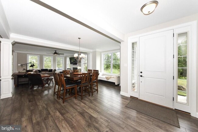 Photo - 8 Elizabeth Ln