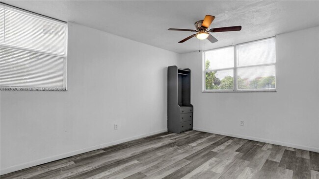 Photo - 2860 Somerset Dr Condo Unit 110K