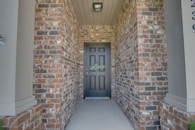 Photo - Spacious 3BR/2BA Home in Pace – Pet-Friend...