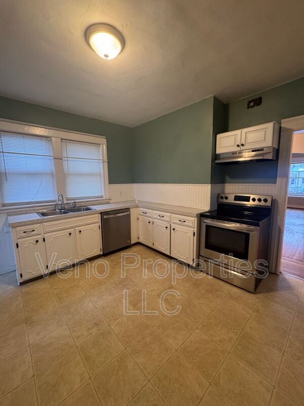 Photo - 305 Altamont Ave