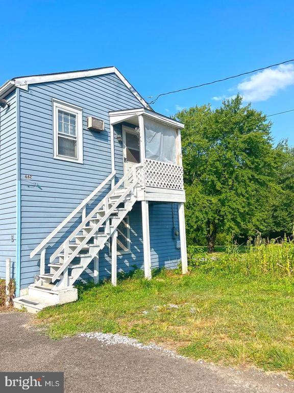 Photo - 662 Main St