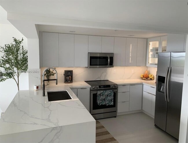 Building Photo - 2555 Collins Ave Unit 1906