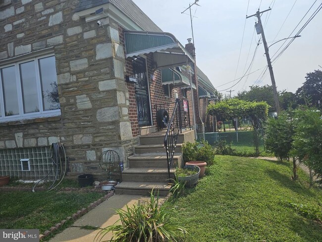 Building Photo - 7601 Leonard St Rental