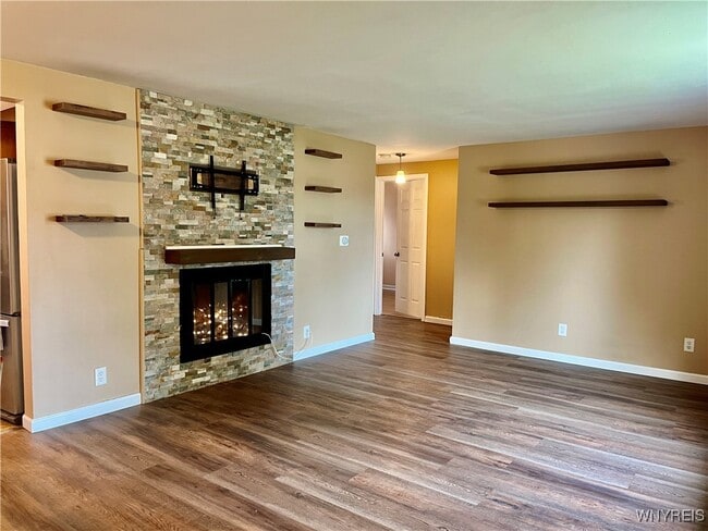 Photo - 283 Bannard Ave