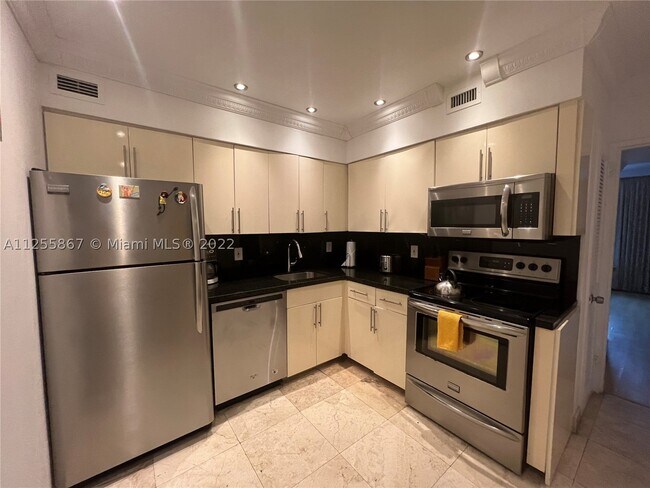 Photo - 5161 Collins Ave Unit 1711