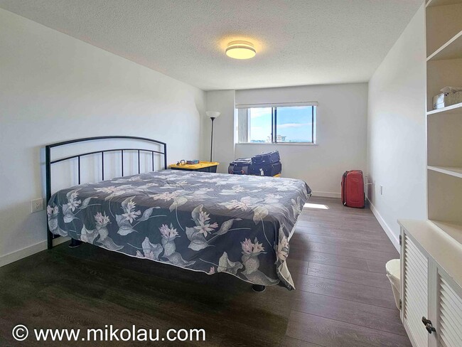 Photo - 6651 Minoru Blvd