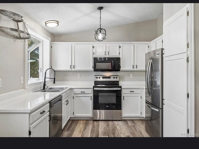 Photo - 17611 Ponderosa Ave