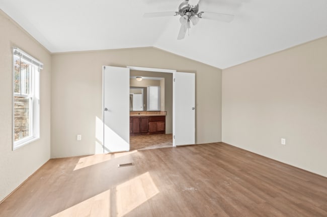 Photo - 15807Country Way