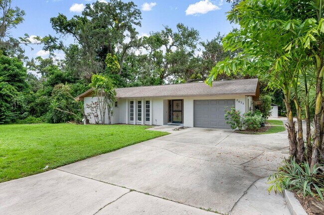 Building Photo - Welcome to Nature's Paradise! Rental