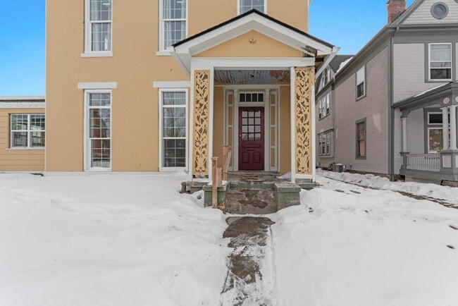 Photo - 621 E Main St