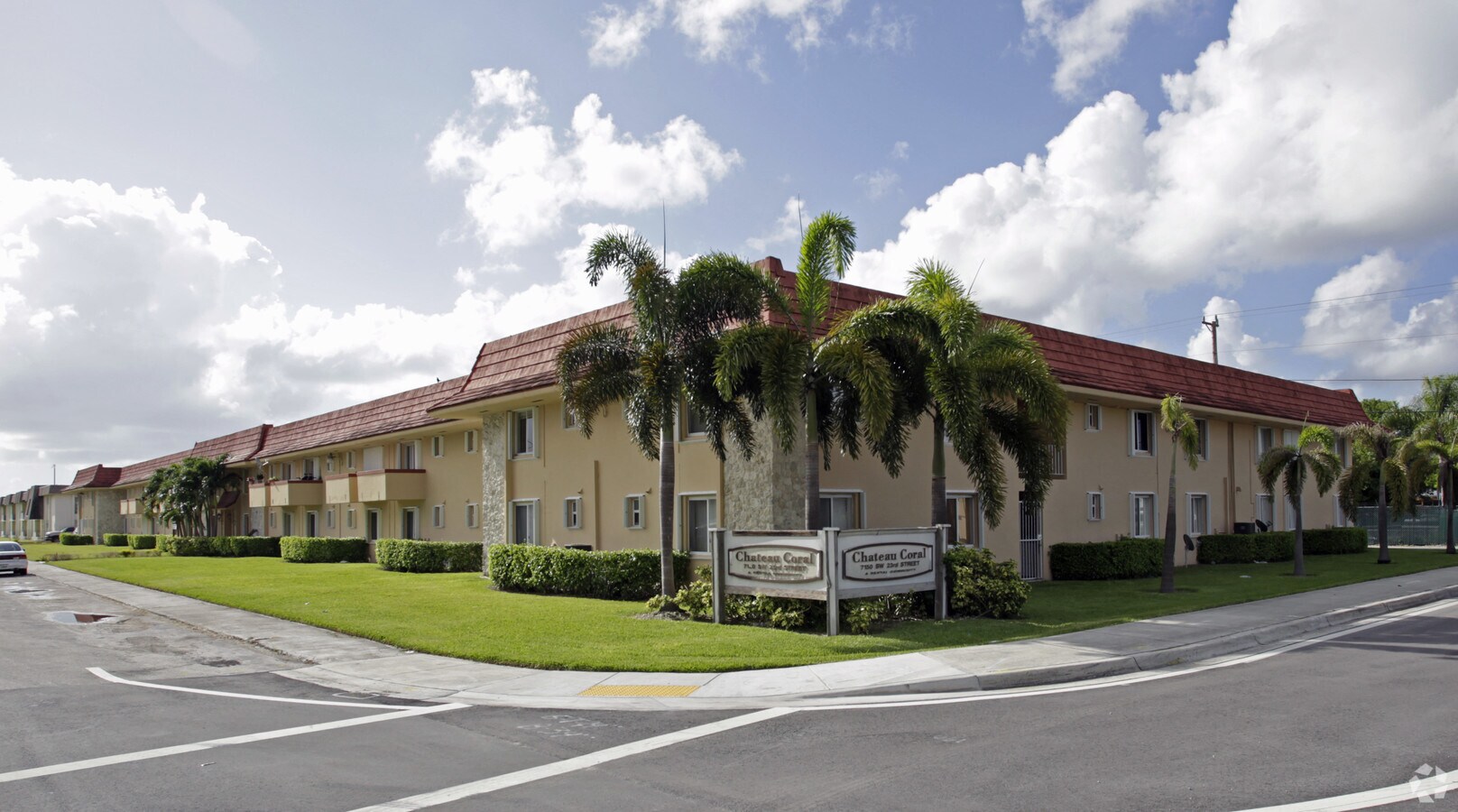 Chateau Coral Apartments - Chateau Coral Apartments