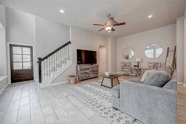 Photo - 228 N Spotted Fern Dr