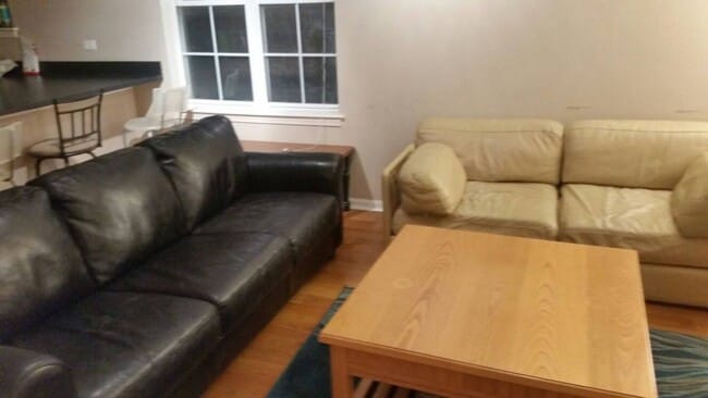 Living Area - 1453 N Larrabee St Unit B