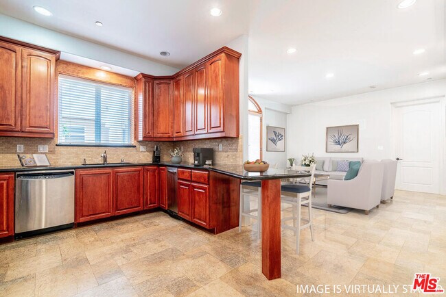 Photo - 16123 Sunset Blvd Unidad 305