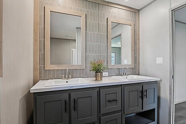 Photo - 1612 American Dr