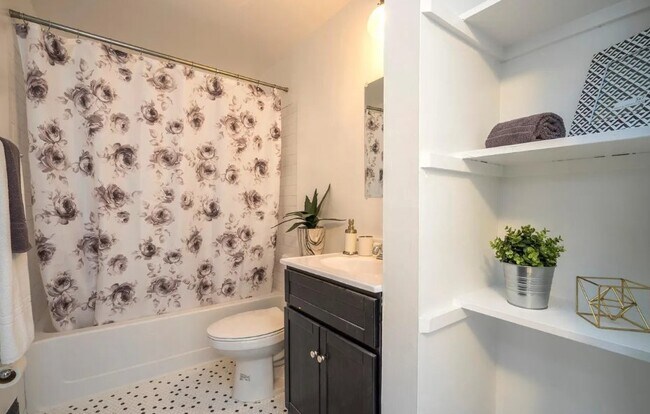 Photo - 3809 Spring Garden St Unidad C3