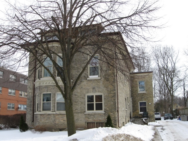 Building Photo - TWO BEDROOM IN OLD SOUTH FOR MID JANUARY 2026 Unit 3
