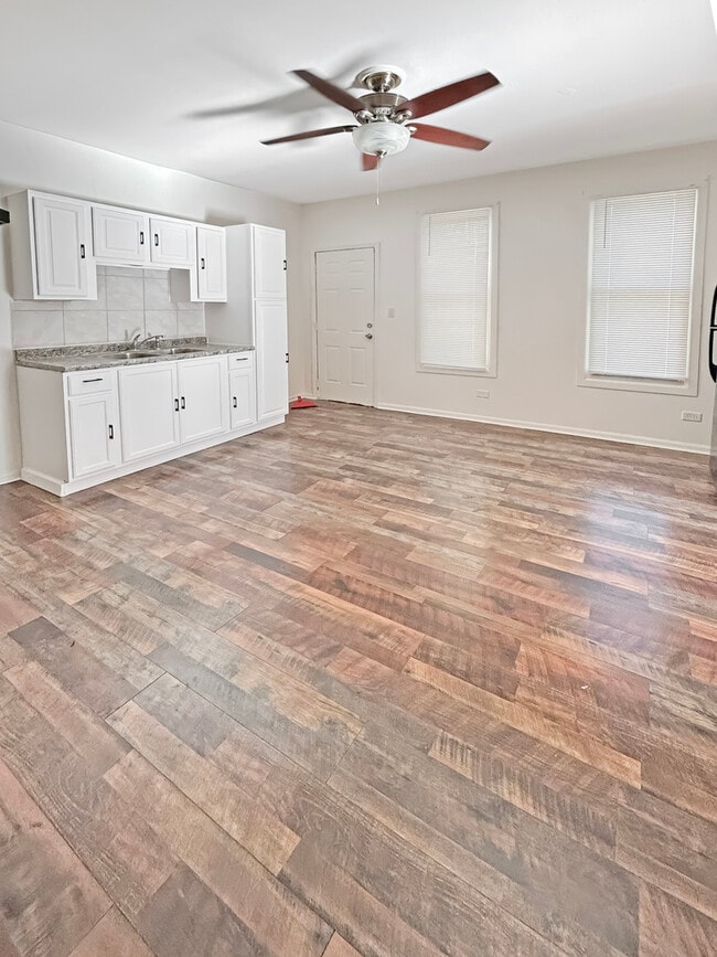 Photo - 11014 S State St Unidad 1R