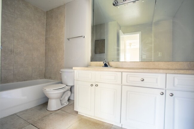 Photo - Venetian Place - 1428 Unidad 1428