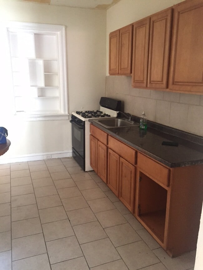Photo - 840 E Westmoreland St