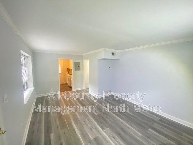 702 Argonne Ave NE Unit 1