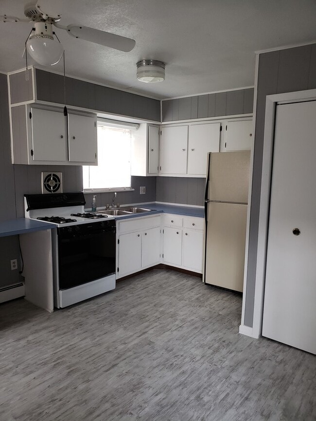 Photo - Beautiful 3 bedroom 1.5 Bathroom unit located within East Pennsboro Area School District