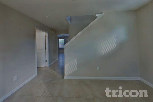 1052 Esplanade Pkwy