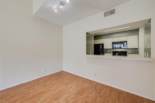 Photo - 807 W 25th St Unit 316