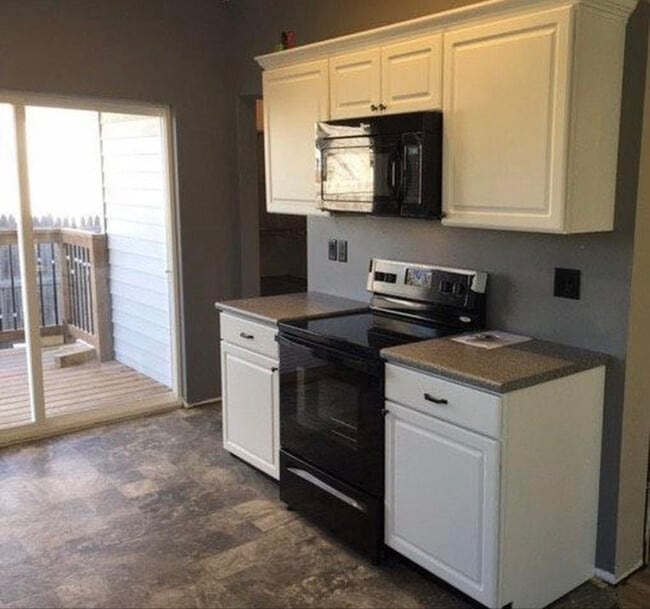 Photo - 700 S Linn St