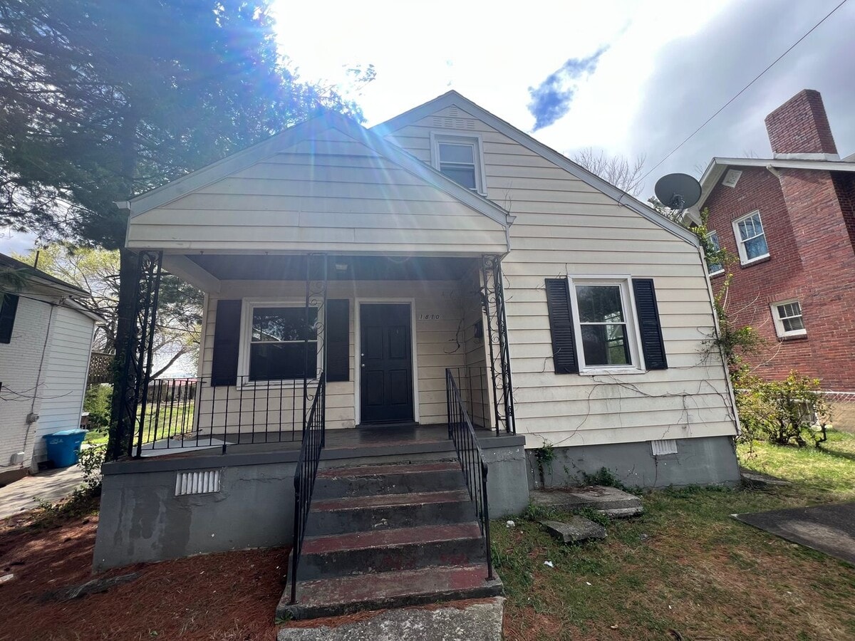 Photo - 1810 Mercer Ave NW House