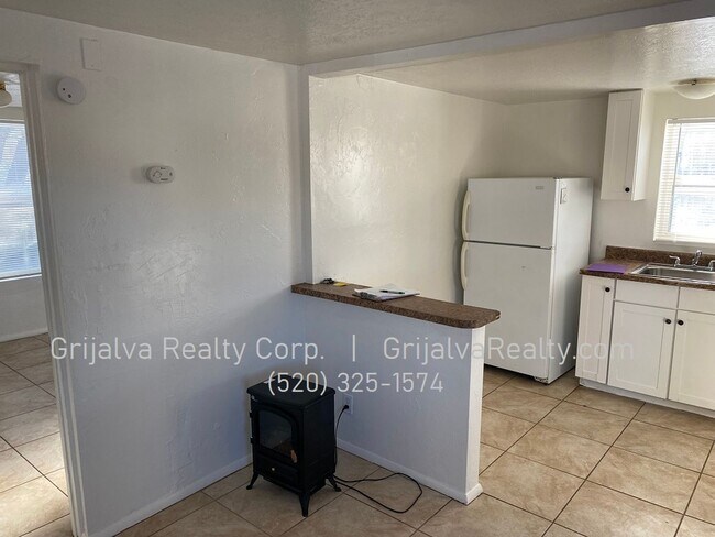Photo - Cute 1 Bedroom House for Rent  (Ajo Way/12...