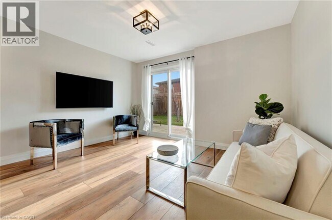 Photo - 144 Ravenbury Dr