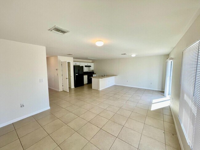 Photo - Spacious 4 bed 2 bath Well-Maintained Family Home for Rent