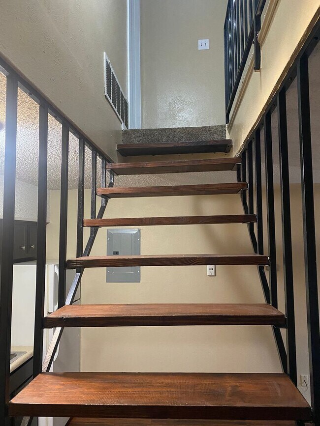 Photo - 2414 W Abram Apt V