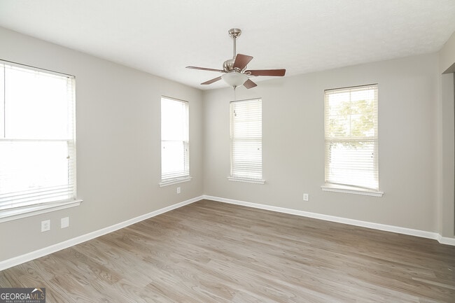 Photo - 4627 Legacy Square