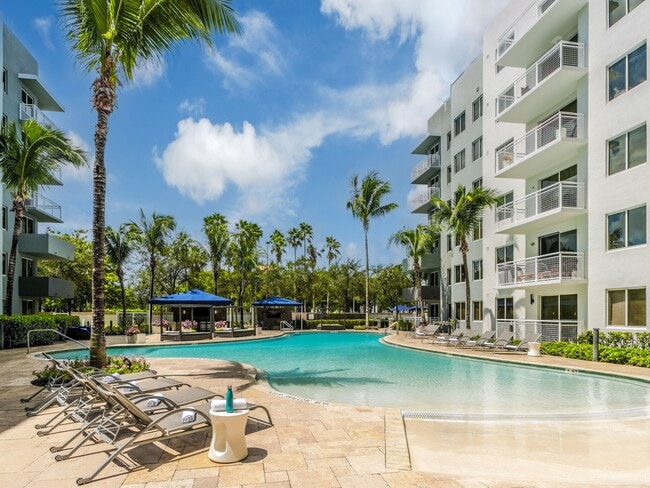 Resort-Style Pool With Lounge Chairs And Cabana - The Manor at CityPlace
