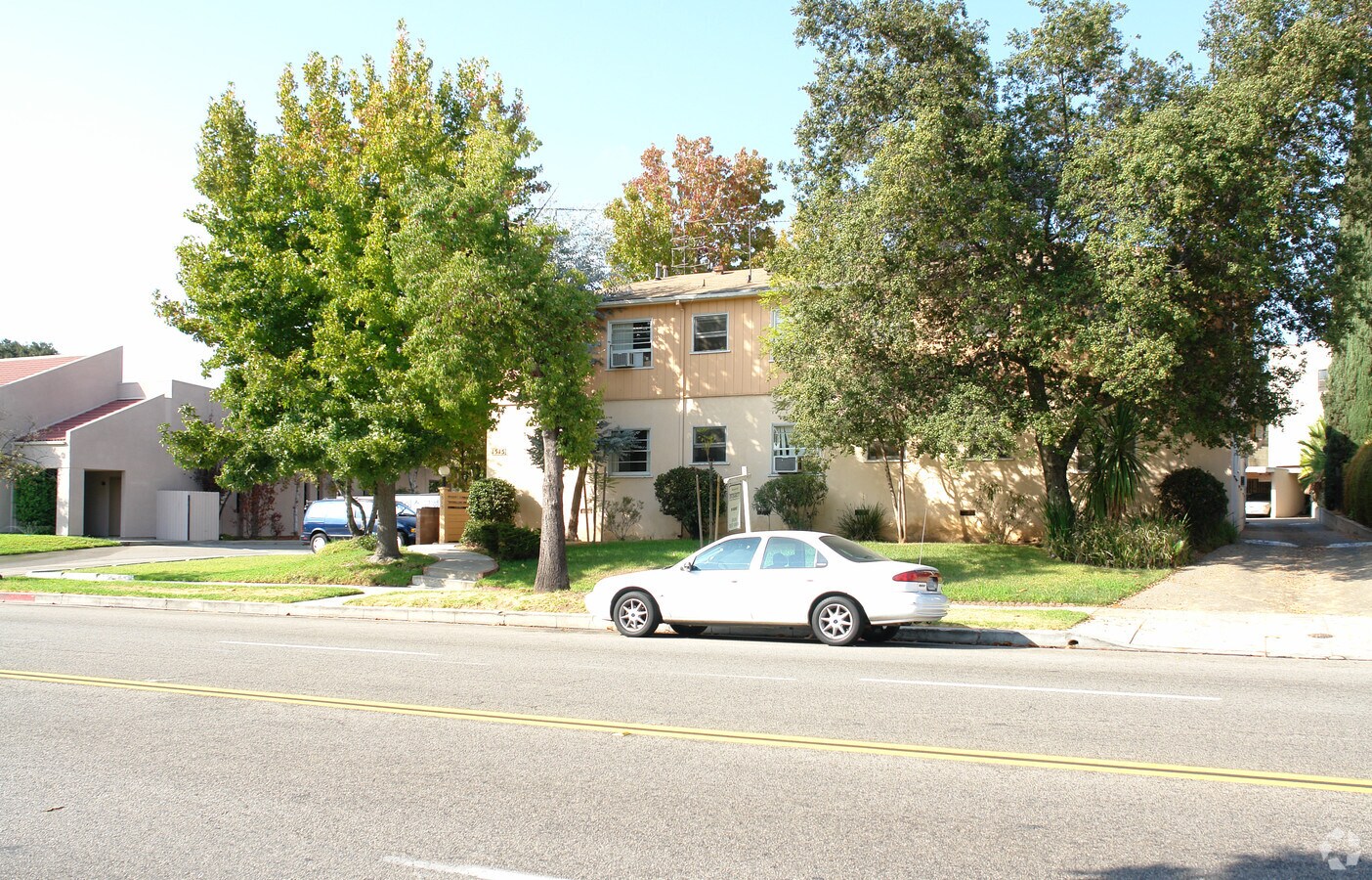Photo - 1515 E Broadway Apartments