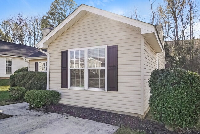 Photo - 2733 Fairstone Ave