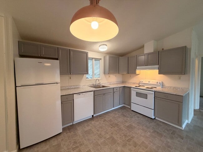 Photo - ~Great Updated 3 Bedroom Home in Green~