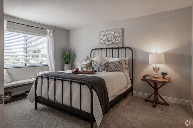 2BR, 2.5BA, -Loft - 1457 SF