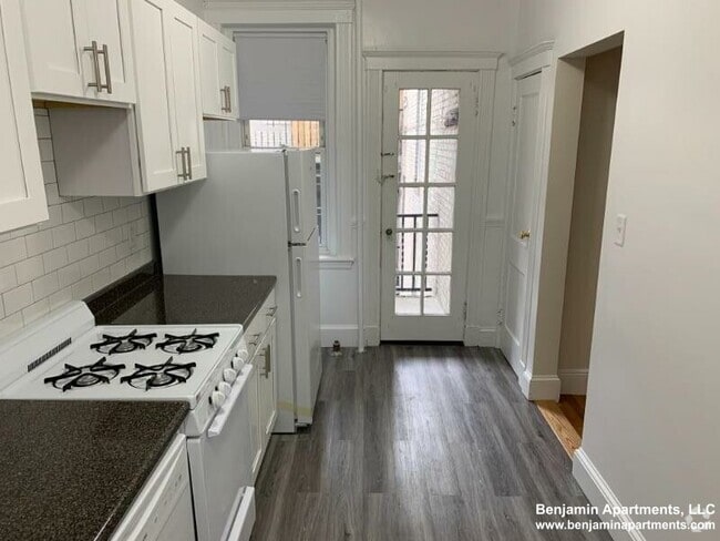 Building Photo - 5 Vinal St Unit 7 Rental