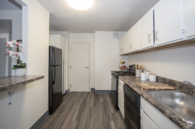 1BR, 1BA - 864 SF