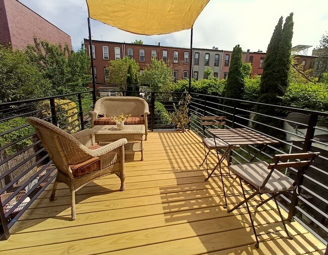 Building Photo - 732A Jefferson Ave Unit 1