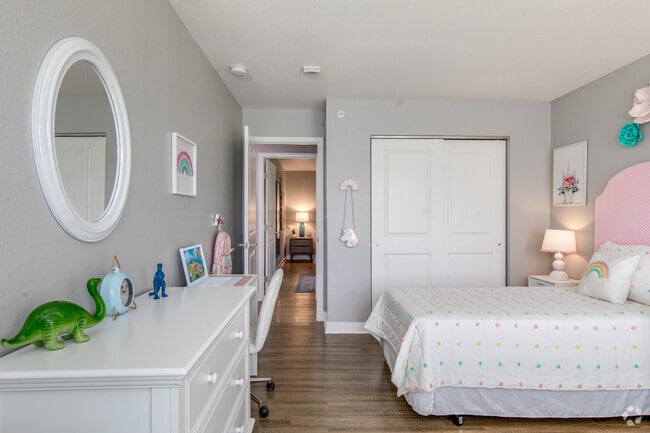 3BR, 2BA - 1211SF