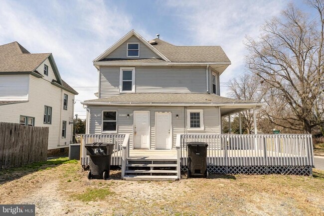 Photo - 915 N Division St