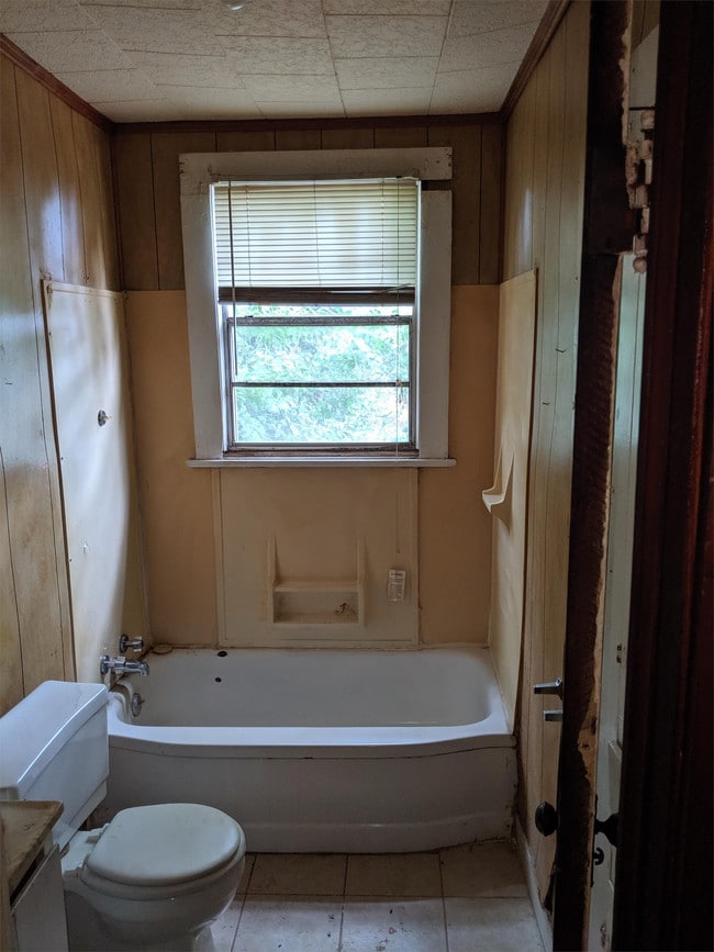 Photo - 2348 Iroquois St